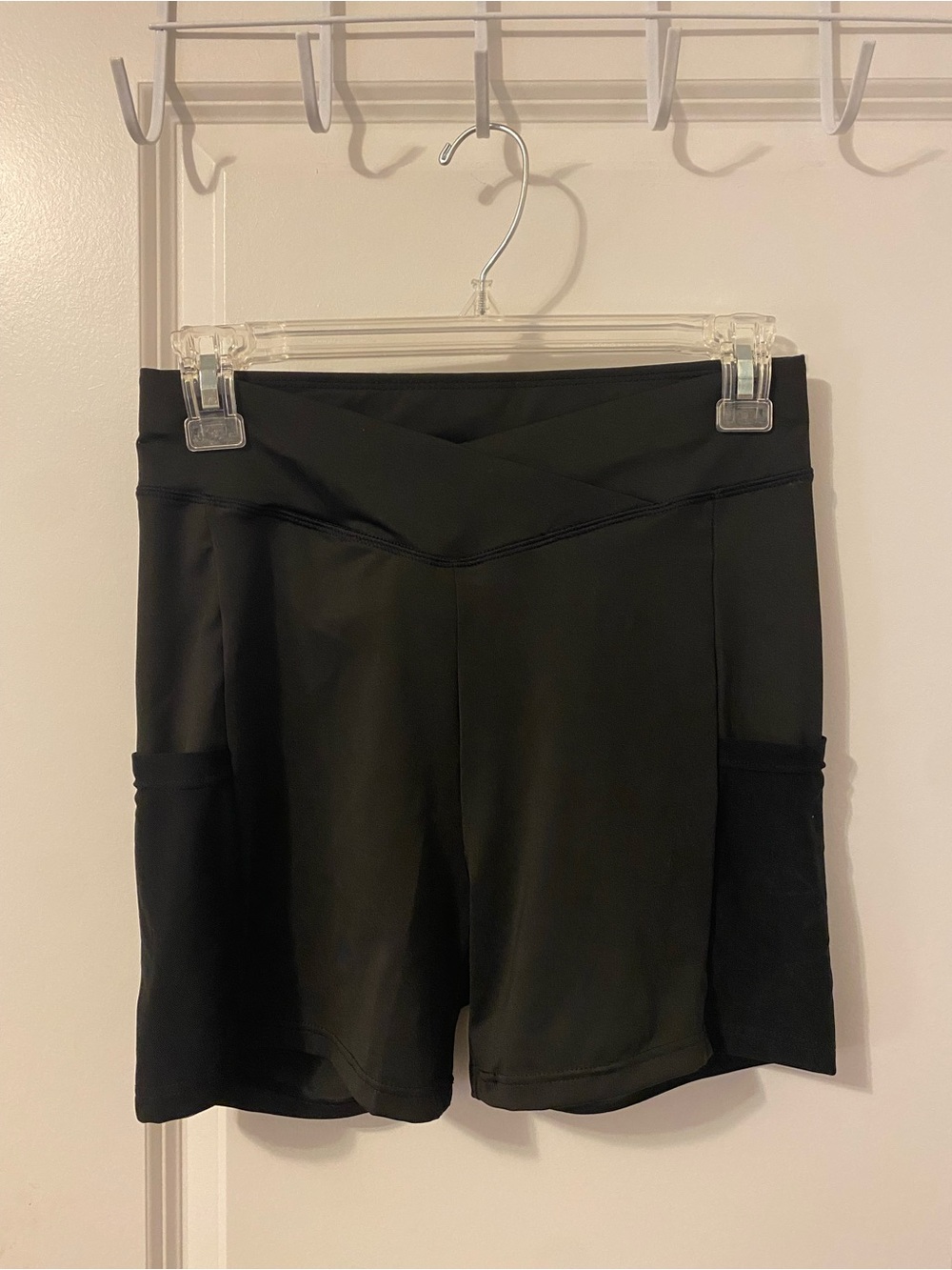 SHEIN Black High-Rise Bike Shorts with Side Pockets